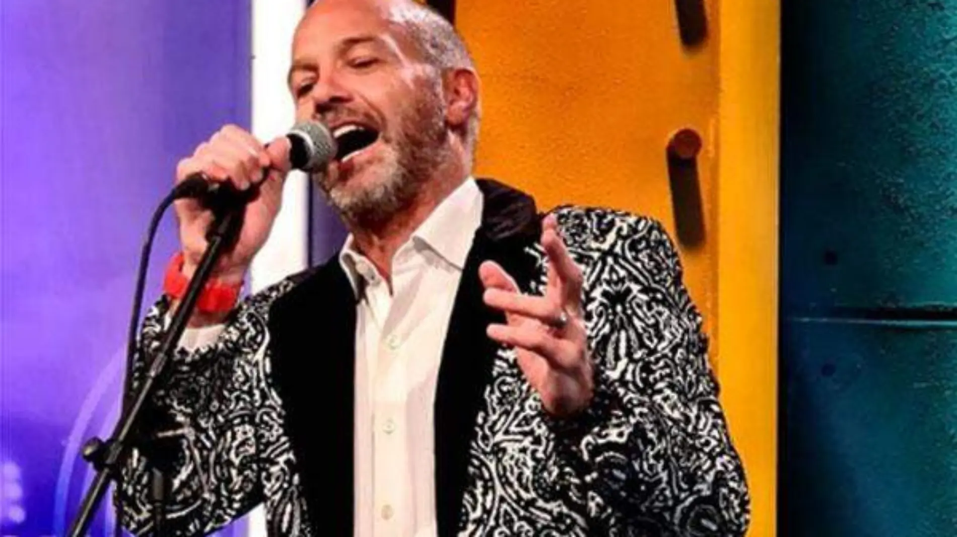 Luis García karaoke